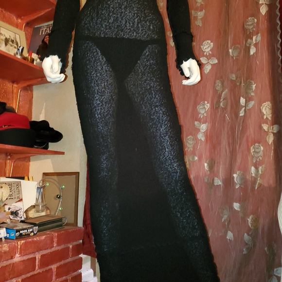 🖤Gorgeous Black Knit Maxi Dress 🖤 - Picture 15 of 16